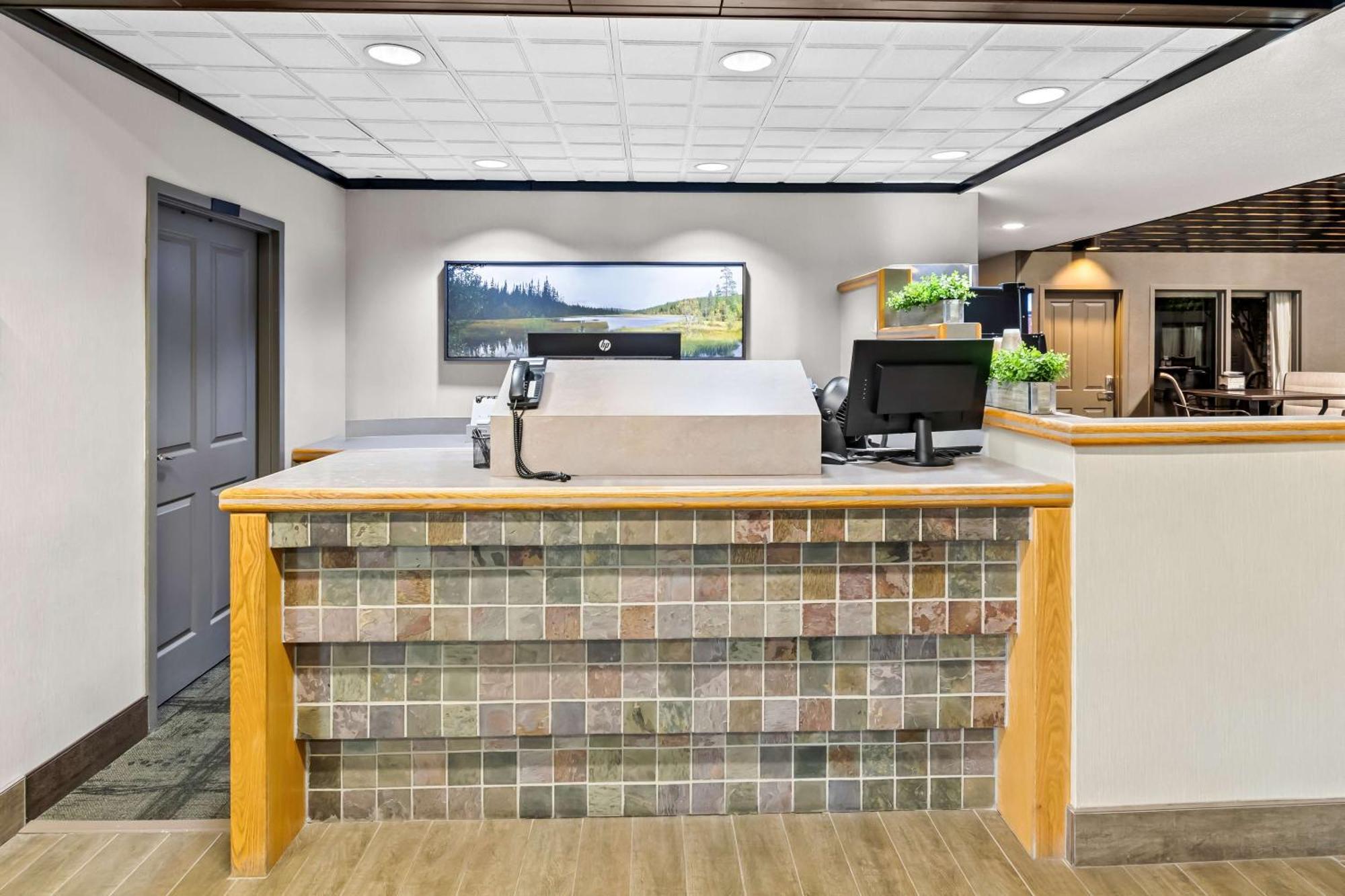 Heartland Inn & Suites, Surestay Collection By Best Western Park Rapids Exteriör bild
